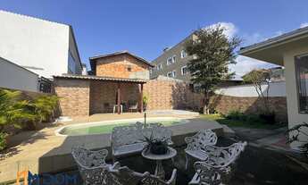 Imagem: Casa com 279m2 de área construída localizada