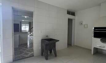 Imagem 6: Sobrado Geminado - aproximadamente 4,5 km da Praia dos Ingleses