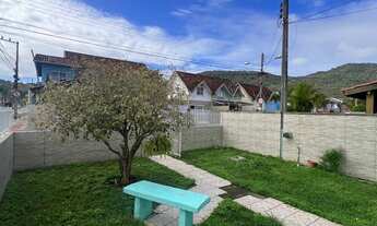 Imagem 2: Sobrado Geminado - aproximadamente 4,5 km da Praia dos Ingleses
