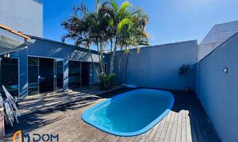 Imagem 1: Casa com piscina, 280m2 de área construída, localizada aproximadamente 3,5km Praia dos In