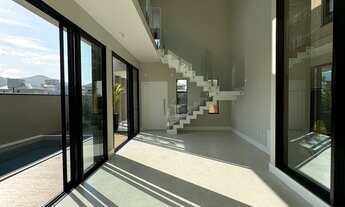 Imagem 4: Casa Alto Padrão com 209m² á aproximadamente 800 metros da Praia dos Ingleses