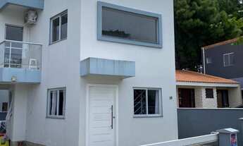 Imagem 2: Sobrado Mobiliado com 126m² á aproximadamente 6,4km da Praia dos Ingleses