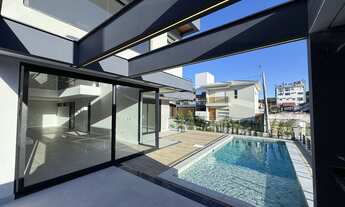 Imagem 3: Casa Alto Padrão em condomínio fechado, localizada a 100 metros da praia dos Ingleses, Flo