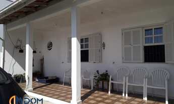 Imagem: Casa Padrão - aproximadamente 2,3km da