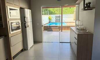 Imagem 7: Sobrado mobiliado, com 110m² de área construída, localizado aproximadamente 2,9km da prai