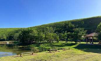 Imagem 3: Chácara plana com lagos