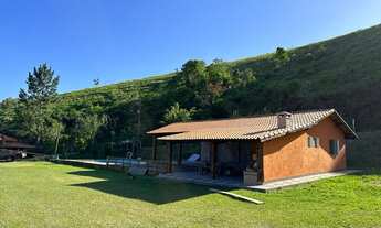 Imagem: Chácara plana com lagos