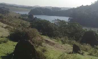 Imagem: Sítio perto das cachoeiras e represa