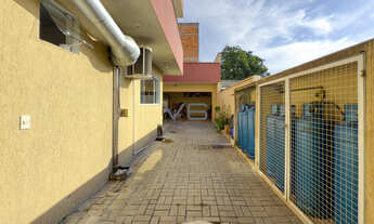 Imagem 2: Loja Ponto Comercial com 450 m² privativos, 6 dormitórios, 7 vagas de garagem, no Iguaçu