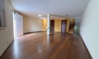 Imagem 3: Casa com 190 m², 3 quartos, 5 vagas de garagem, no Água Verde, Curitiba-PR