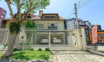 Imagem: Casa padrão com 4 quartos, 261m² privativos