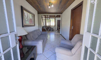 Imagem 3: Casa com 4 dormitórios e 1 suíte, 266m² privativos, 6 vagas de garagem, em Santa Felicidad