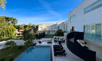 Imagem 2: Casa em Condomínio, com 5 suítes, 528 m² privativos, 8 vagas de garagem, no Santa Cândida