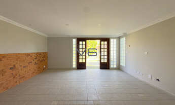 Imagem 4: Casa alto padrão com 4 quartos sendo 2 suítes, 285m² privativos, 100% averbada, 4 vagas de