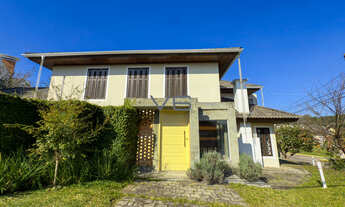 Imagem: Casa alto padrão com 4 quartos sendo 2