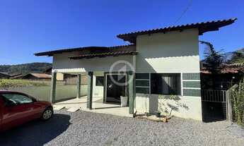 Imagem: Casa de Alvenaria com ampla área de festas