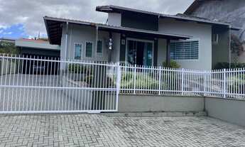 Imagem: Casa à venda no bairro Centro - Guaramirim/SC