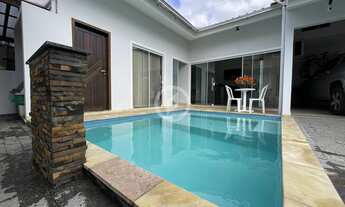 Imagem 5: Casa Alto Padrão com Piscina e Suite com Sacada e Banheira