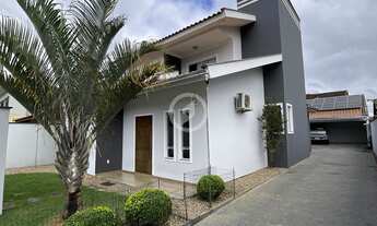 Imagem 1: Casa Alto Padrão com Piscina e Suite com Sacada e Banheira