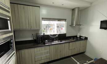 Imagem 6: Casa Alto Padrão com Piscina e Suite com Sacada e Banheira