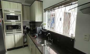 Imagem 7: Casa Alto Padrão com Piscina e Suite com Sacada e Banheira