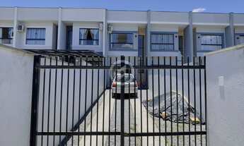 Imagem: Sobrado geminado com área de festas