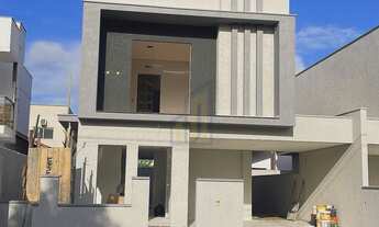 Imagem: Casa à Venda no Bairro Rio Vermelho, Florianópolis/SC