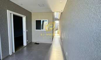 Imagem 4: Belíssima Casa Nova de Alto Padrão com Pé direito Alto na Região Central da Cidade