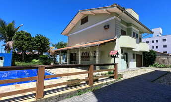 Imagem: Sobrado de esquina à venda no bairro Praia