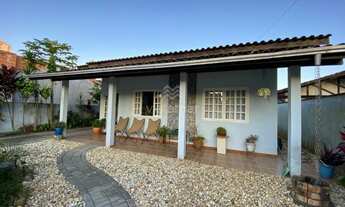 Imagem: Casa no centro de Balneário Piçarras com