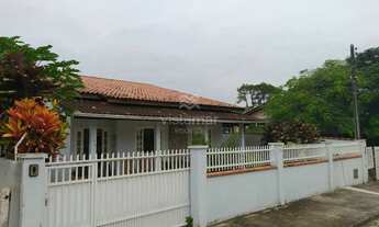 Imagem 2: Casa no centro de Balneário Piçarras com 200m² de área construída