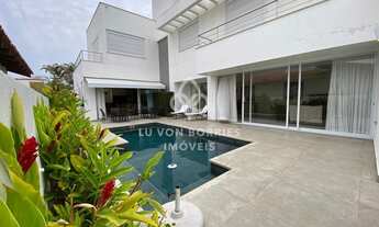 Imagem: Casa ampla, ensolarada, com 4 suítes, piscina