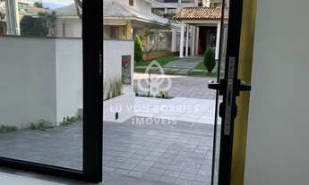 Imagem 6: Loja ampla e com muita iluminação natural, em ponto exclusivo e charmoso em Jurerê, locali