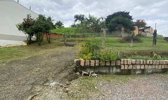 Imagem 7: Casa em Indaial com um amplo terreno