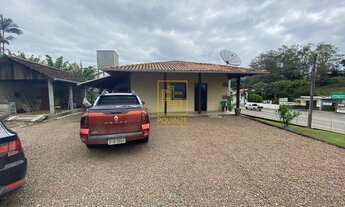 Imagem 4: Casa em Indaial com um amplo terreno