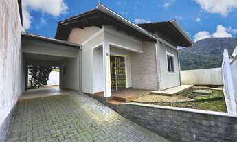 Imagem: Casa com amplo quintal no bairro Pomeranos