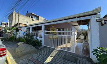 Imagem: 3 casas em um só terreno a poucos minutos