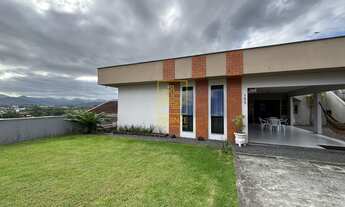 Imagem: Linda casa com terraço e área de festa