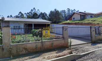 Imagem: Casa com amplo terreno no bairro Araponguinhas