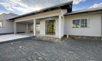 Imagem: Charmosa casa com suíte e área de festa