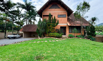 Imagem: Linda casa de tijolinho à vista no bairro