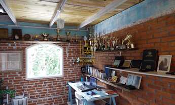 Imagem 4: Casa de tijolinho à vista cercada pela natureza em Rio dos Cedros
