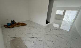 Imagem 2: Sobrado com suíte, sacada e quintal em Indaial