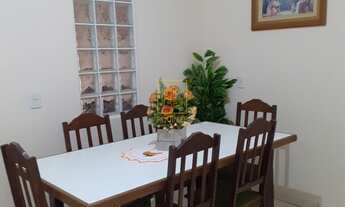 Imagem 4: Casa com garagem coberta e quintal espaçoso em Rodeio