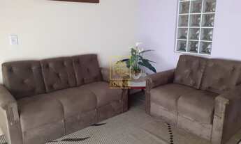 Imagem 2: Casa com garagem coberta e quintal espaçoso em Rodeio