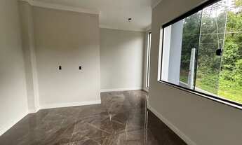 Imagem 3: Sobrado com 2 Suítes e Amplo Terreno no Bairro Benedito, Indaial