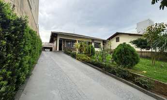 Imagem: Casa com piscina e área de festas em Indaial