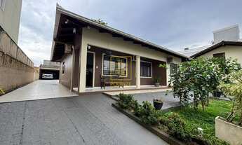 Imagem 2: Casa com piscina e área de festas em Indaial