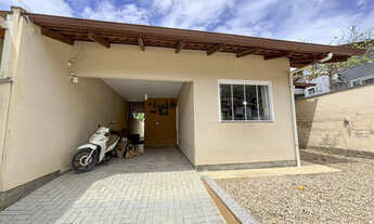 Imagem: Casa semi mobiliada com amplo quintal em