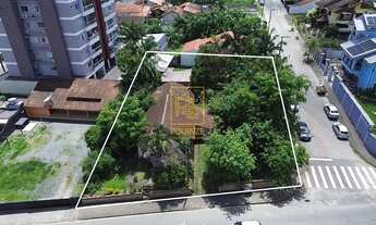 Imagem: Terreno amplo com edificação em localização